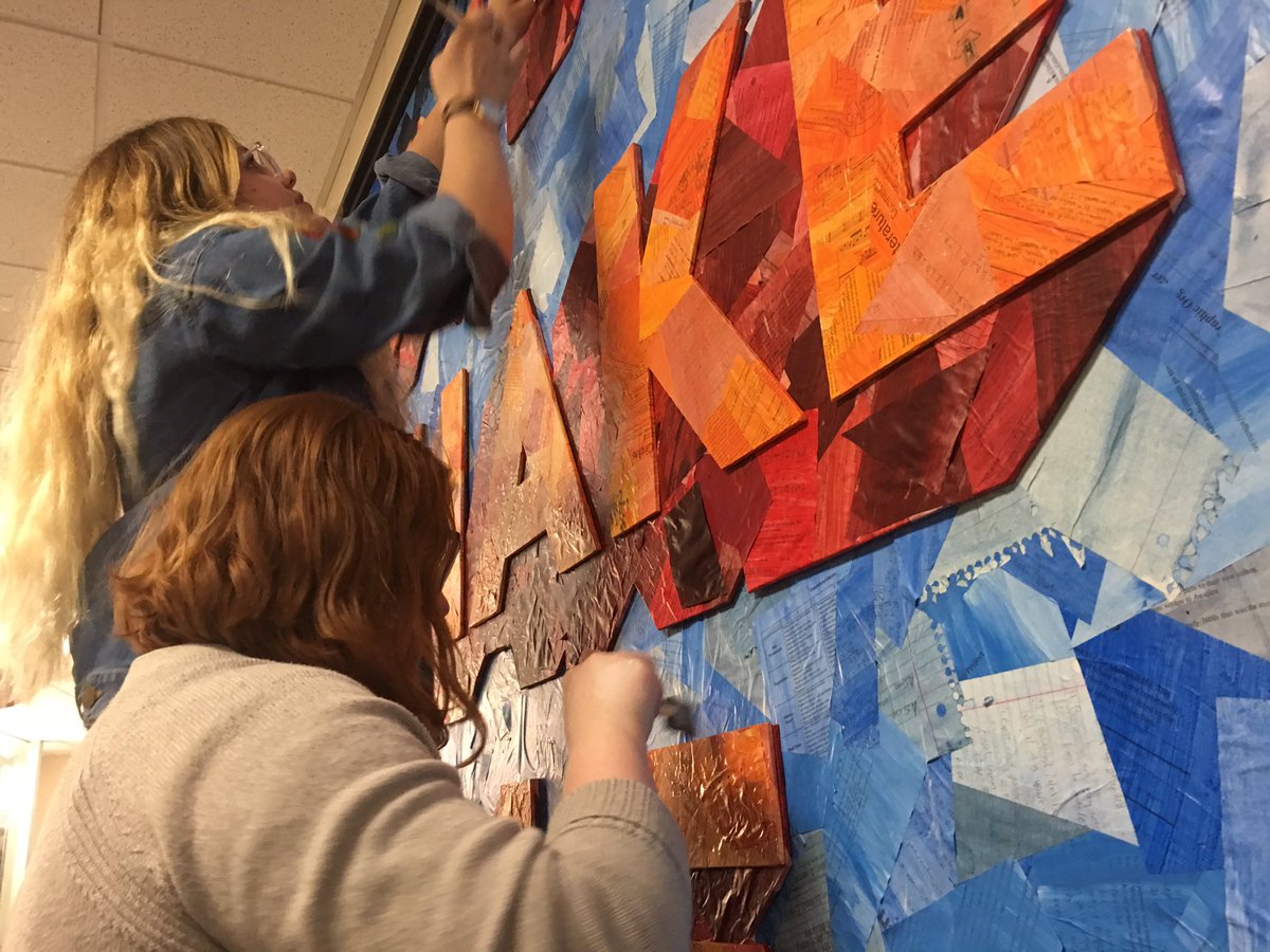 MsKaeding's tweet photo. He mural is officially installed!!!! Looks great! @NAHSKearneyHigh https://t.co/BaXRYJ9Pxy