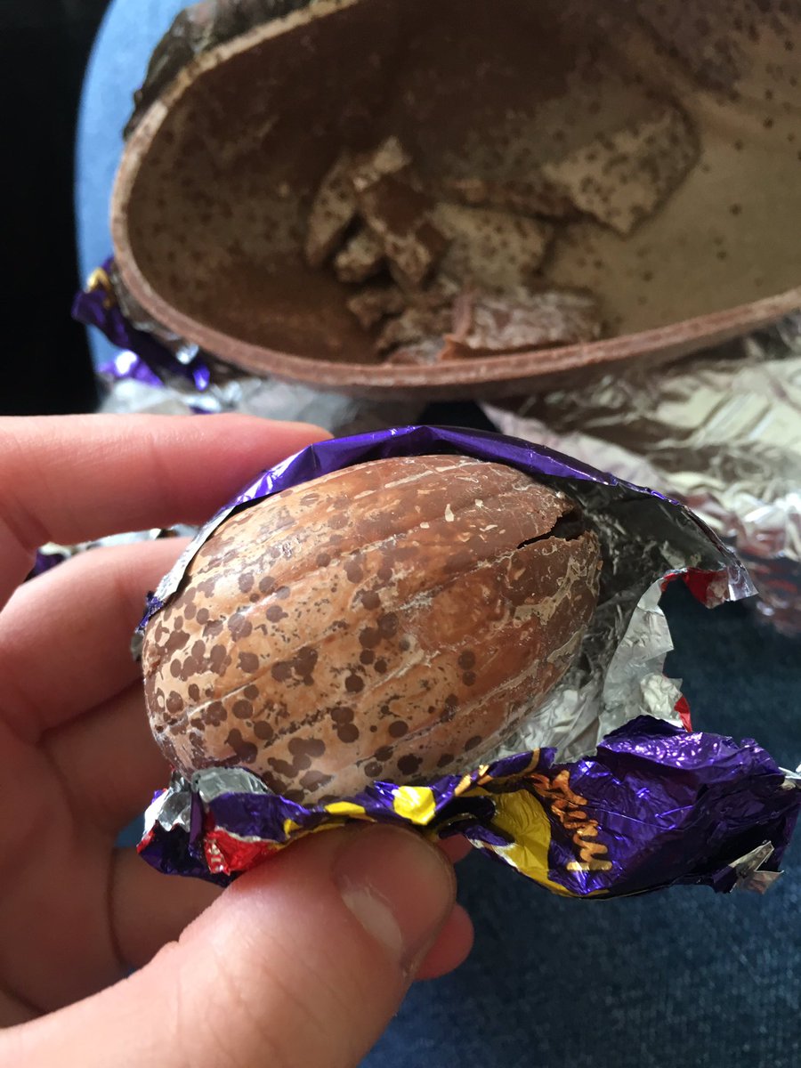 SeanORegan15's tweet photo. @CadburyIreland worst Easter ever!! What sorta shitty hen laid this egg?🐓 really disappointed? Any explanation? #unsatisfiedcustomer https://t.co/k6BmEvtZRL