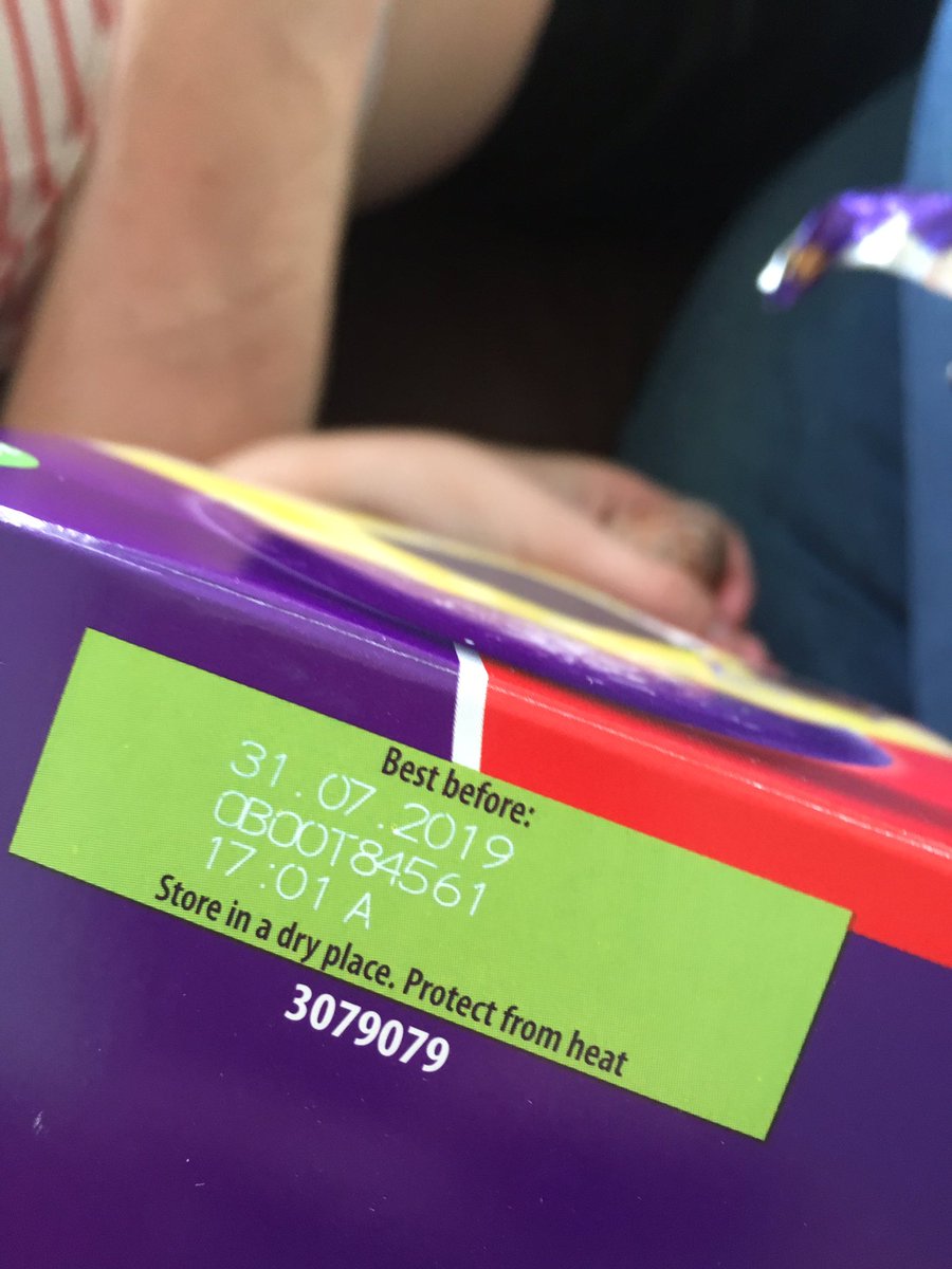 SeanORegan15's tweet photo. @CadburyIreland worst Easter ever!! What sorta shitty hen laid this egg?🐓 really disappointed? Any explanation? #unsatisfiedcustomer https://t.co/k6BmEvtZRL