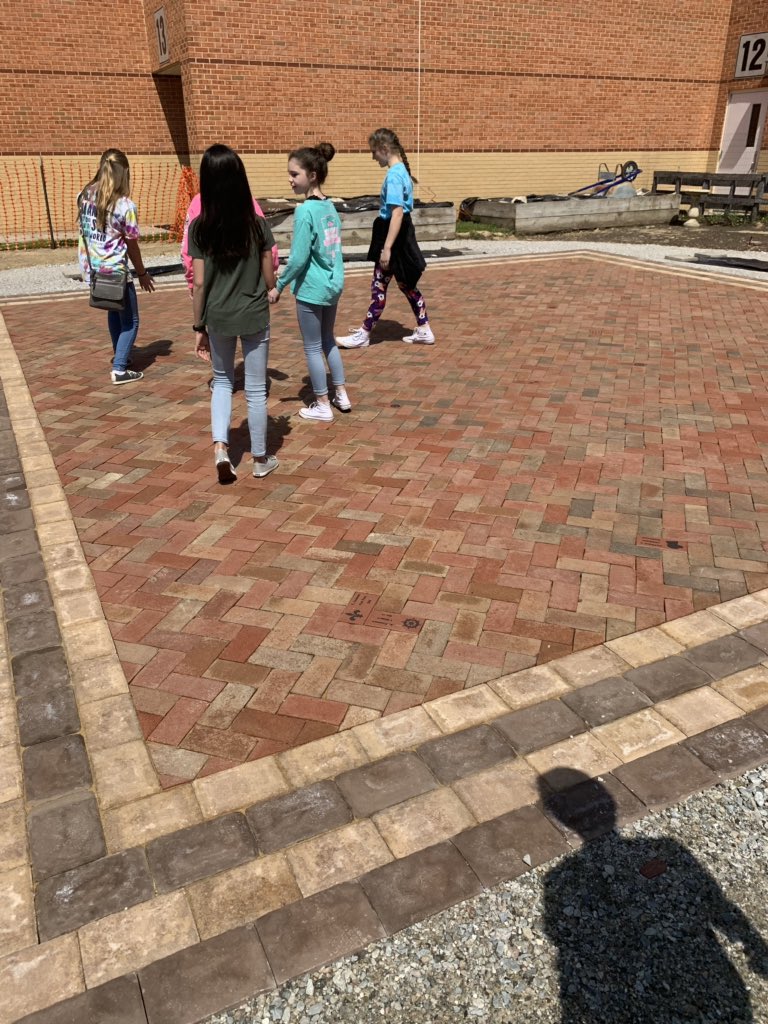 Kate_Chall's tweet photo. My Ss checking out the new outdoor space at TMS! @TMStiger1 #challscience https://t.co/mUEaXiXIew
