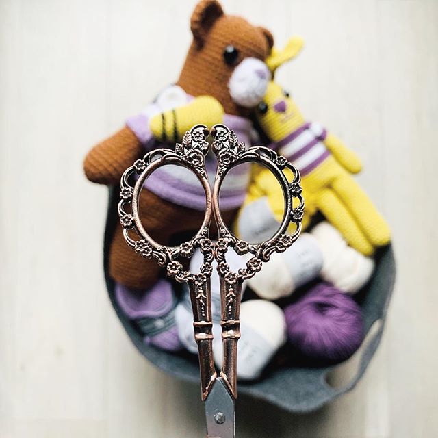 Oooh my... todat I received my new scissor from <a href="/warm_crochet/">warm_crochet</a> . I love it!!
.
.
#dendennis #warmcrochet #amigurumi #crochet #yarnaddict #yarnlover #scissor #yarnbasket