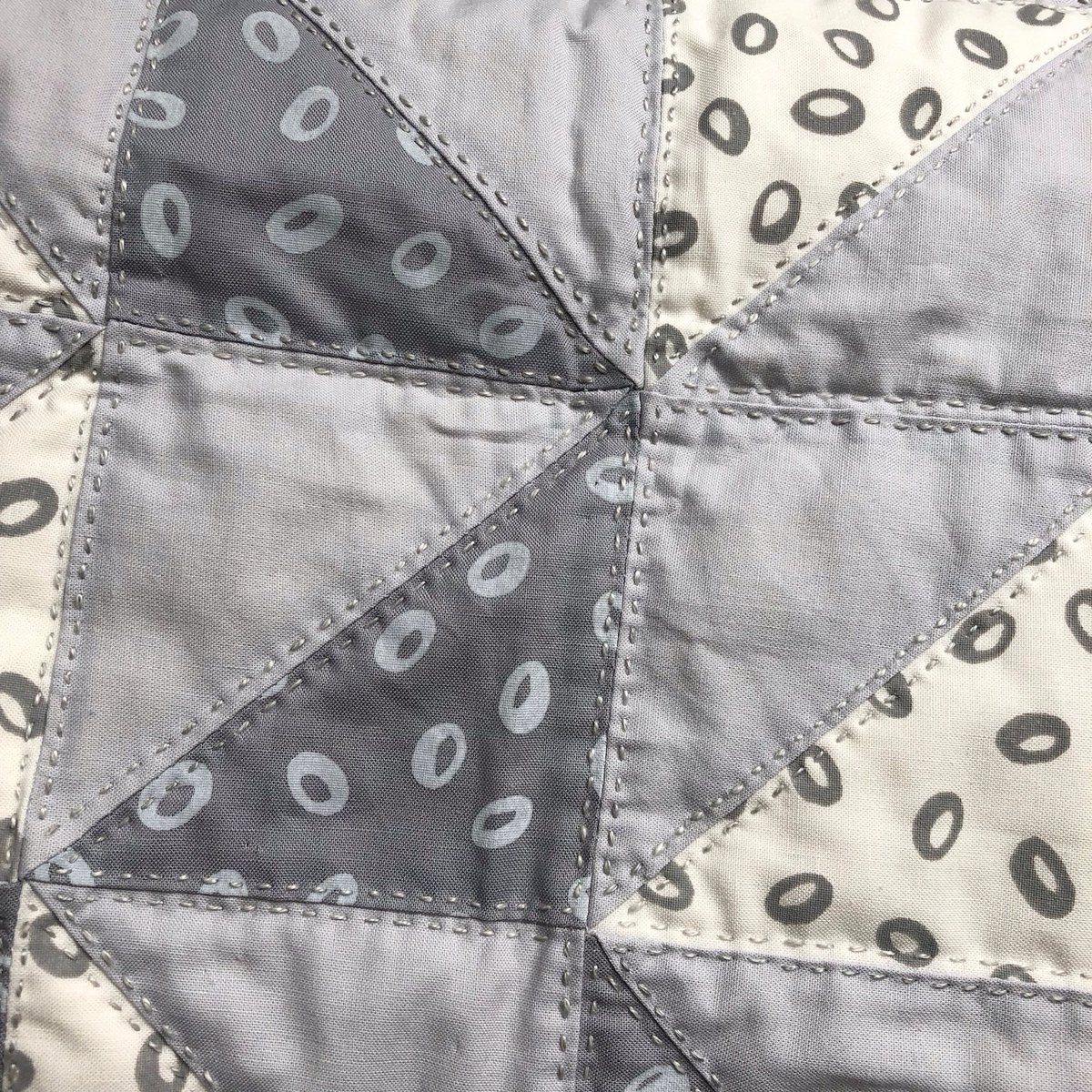 Hand quilting all the greys. This kept me busy over the half term, something I could pick up between days out & board games. Shame the girls are back at school, but wow I've got a lot done this week! 
#handquilted #handprinted #halfsquaretriangles #modernquilting
