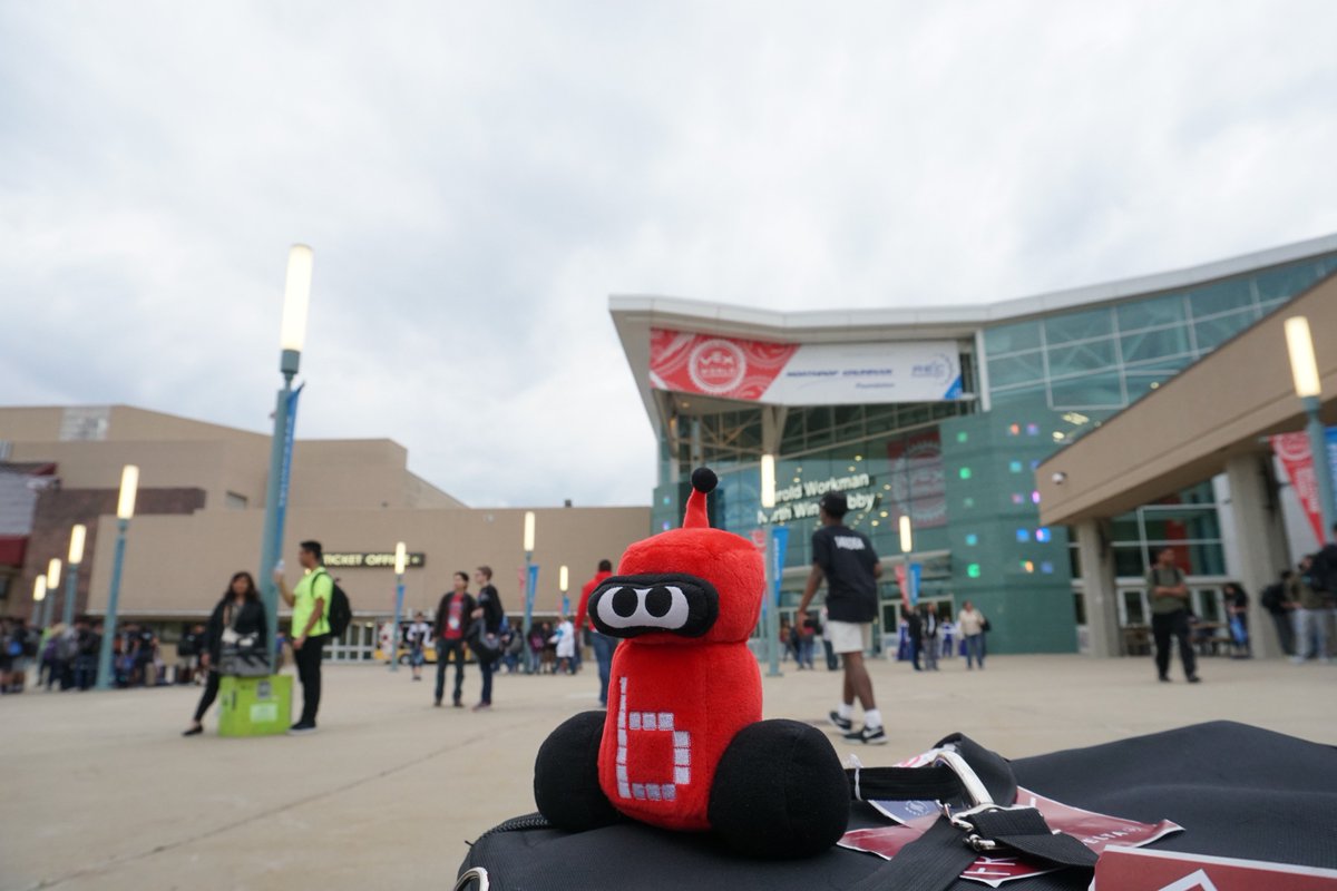 NAR807's tweet photo. Botguy having a blast at #VEXWorlds!
Both him and Vivian must be nervous with over 750 teams (579 HS, 188 MS) competing; 1742A will try its best to set a high Robot Skills score with help from programming experience from @BotballRobotics #Botball https://t.co/zxiQajVIAK