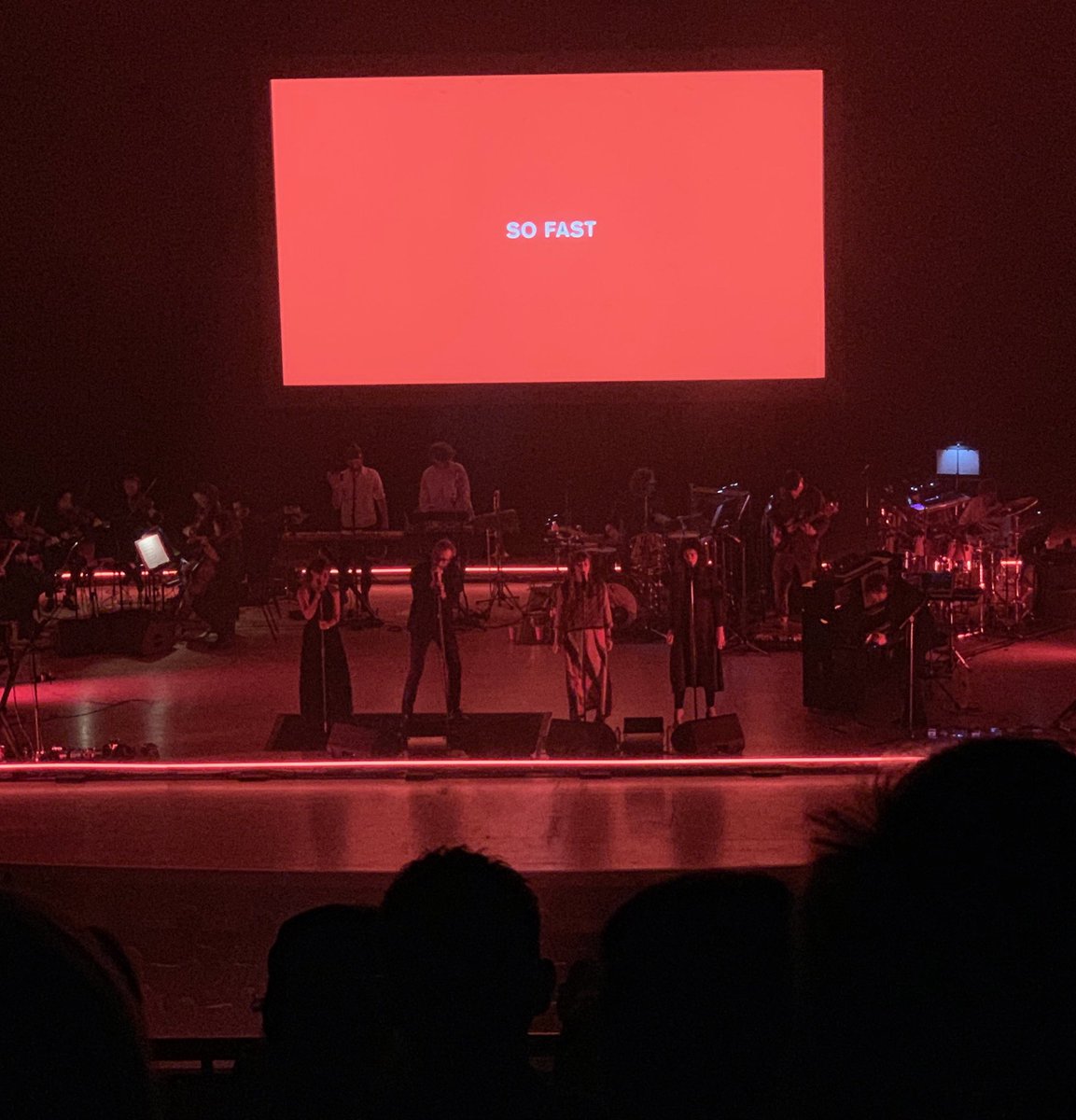 eUSMD's tweet photo. “We have friends in good houses, we have kids in the trees
Now I have nothing but sleepless nights, about everything”
Amazing night!
@TheNational #roythomson #iameasytofind https://t.co/Zcbgk38kKc