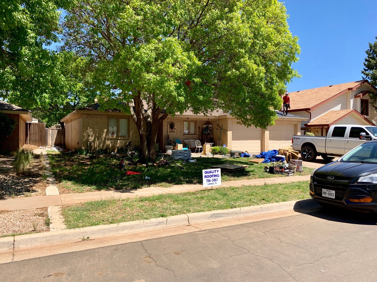 JonFreier's tweet photo. My very first home that I purchased in 2002 in Lubbock, Texas for $89,500 (they were replacing the roof that I put on 17 years ago). I had no idea how I was going to pay for this house back then and I was scared to death! Work hard, take care of people, and things kinda work out. https://t.co/17pWg9UXz7