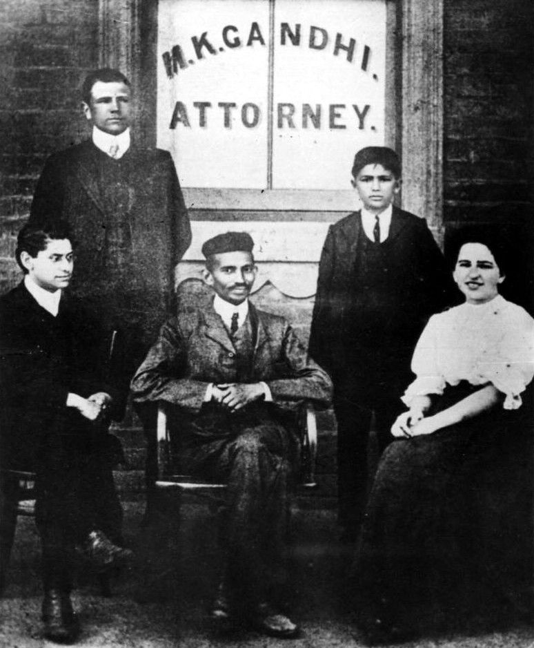 MarchOnMemphis's tweet photo. Power of attorney is everything it implies to be (especially, when in the hand of an attorney). This one made good on the promise of his motherland. 

#marchFOR  #six2uniteFOR (freedom, justice, peace, health, security, prosperity)

LIFE Photo Archive https://t.co/3Li72fqJa7