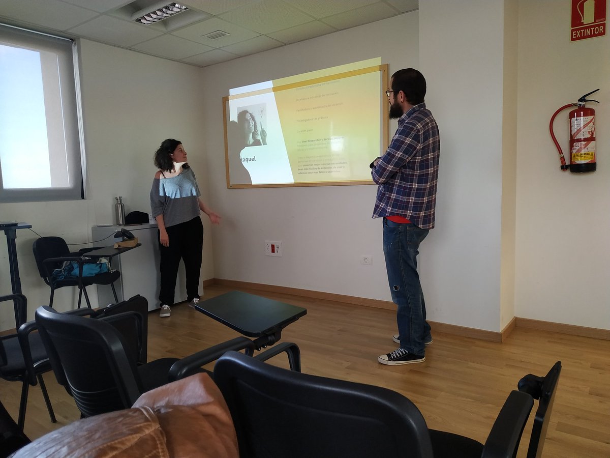 iruakabubi's tweet photo. Hoy tocó escuchar a @RaquelGalvezO y a @Hynnot hablando sobre Lean UX y su experiencia. Una charla muy enriquecedora en @agileCanarias https://t.co/tb0SVg4b4i