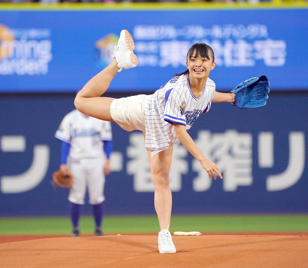 百川 晴香　始球式　直筆サイン 百川 晴香 始球式 直筆サイン ☆BBM2021☆2nd☆百川晴香☆始球式