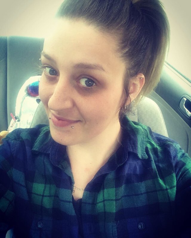 Rachel23420's tweet photo. No make up🤷🏼‍♀️
#canadiangirl #blueeyes #goodvibes #happinessiskey #loveyourself #l4like #l4l #positivevibes #girlswhoblaze #girlswithpiercings #smile #alwayssmile #plaidshirt #nomakeup #allnatural #lovingmyself https://t.co/3GU82ONKW7