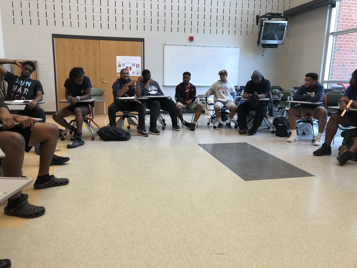 wchavis's tweet photo. I had a great time talking and action planning with Enloe’s CSI - Male Leaders today! Look for big things in the future to include partnerships and outreach efforts! #EnloeLegends @Ms_Nyko @EnloePtsa @EnloeCommunity https://t.co/ZRgHM7HthI