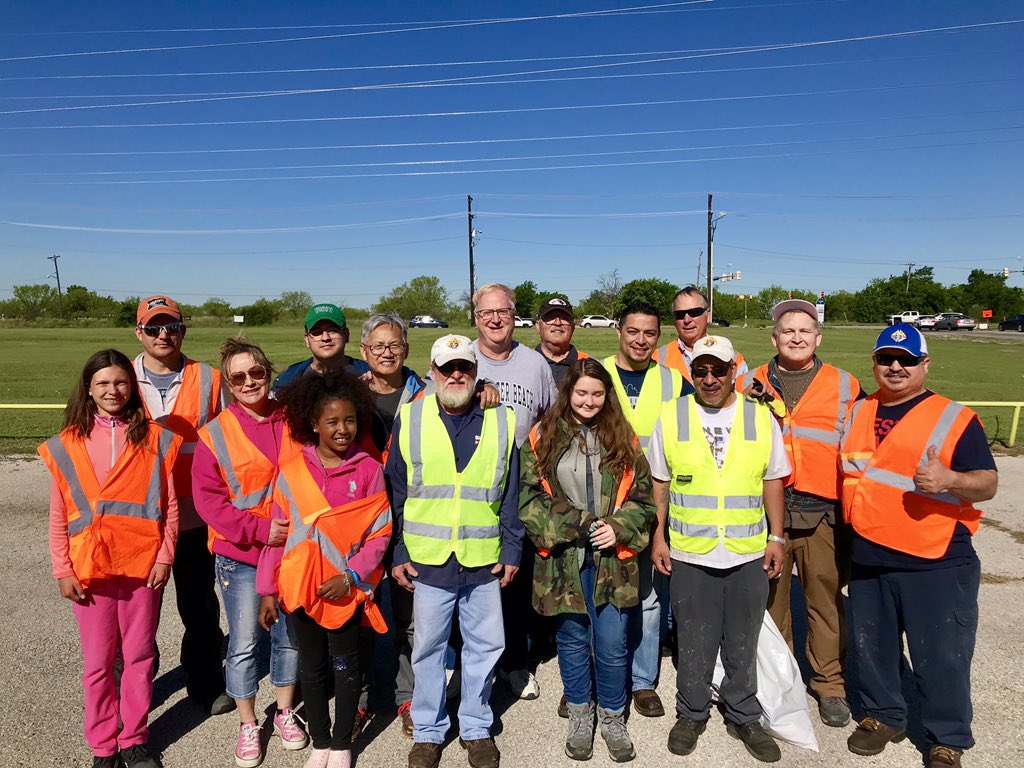 Josh_Gomez27's tweet photo. Our hwy cleanup crew this past weekend! What a great feeling when you can help - a little goes a long way! #KnightsOfColumbus council 10930
#DMVTrashTag #TrashTag https://t.co/ZMwDYldmfi
