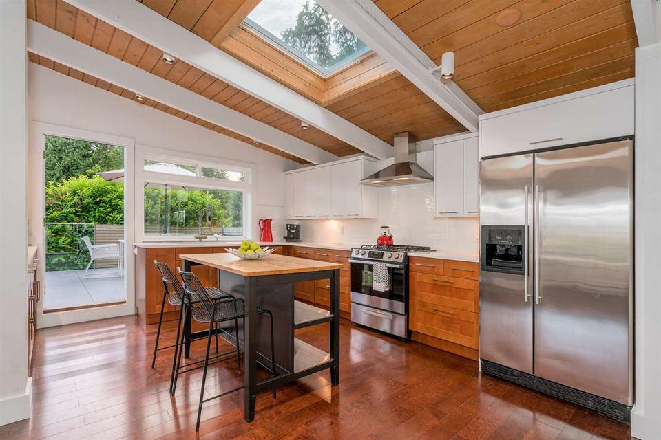 6 Post + Beam Homes For Sale on the North Shore > nsho.re/PostAndBeam

#westvancouver #northvancouver
#postandbeam