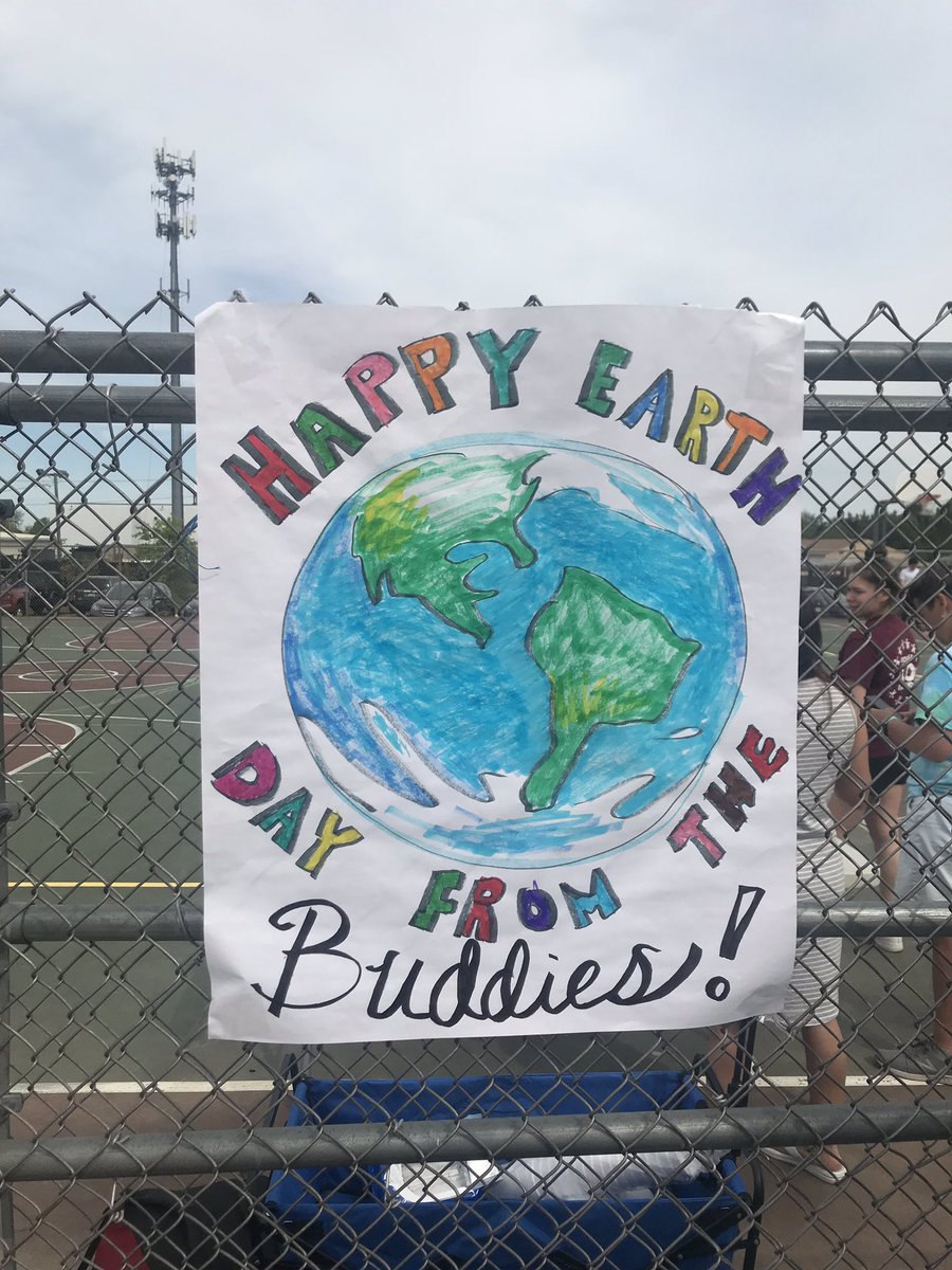 TheRealMsGoto's tweet photo. I love these earth loving kids. Getting outside and appreciating the earth had me appreciating them EVEN MORE(if that’s even possible?!). #InclusionRevolution #HappyEarthDay #WoodsonBuddies or as some may say #WoodsonBubbies 🤪💕🌎🌈🌼 https://t.co/0Ab6PQ6xgd