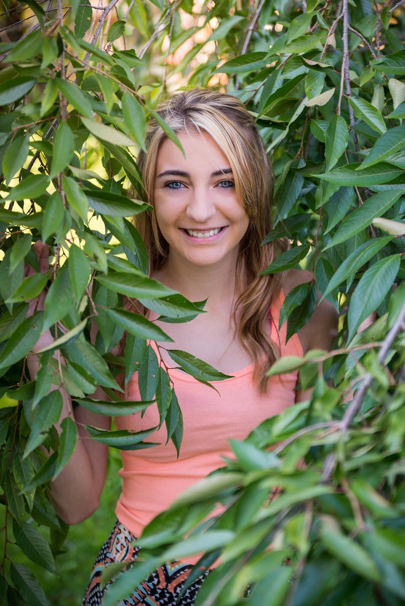 katelynoelle's tweet photo. High School Senior—-> College Senior https://t.co/KiZUvg2MvK