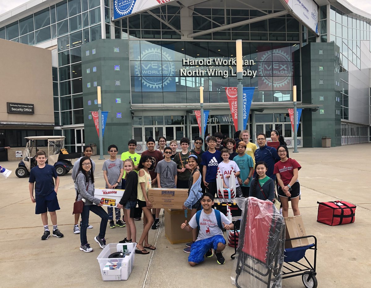 RMS952Robotics's tweet photo. We made it! (With a few fun stops along the way.) Here in Louisville at the VEX Robotics World Championships. https://t.co/EefFFyu0JR