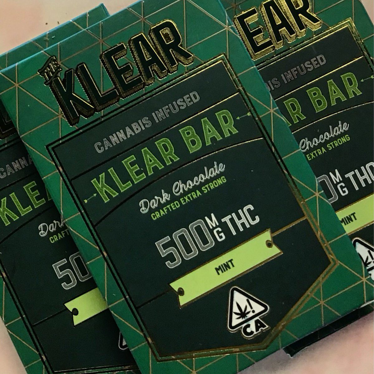 LaVated's tweet photo. The KLEAR cannabis infused mint 🍫chocolate🍫 500 mg an easy way to medicate and stay low key!😤 #lavated #edibles #cannabis #thc https://t.co/WkPApCCEnt