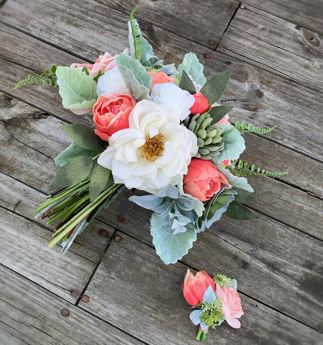 _Ruffledroses's tweet photo. Check out our new line up. This #bouquet will be on the runway at the #oceancenter #daytonabeach. Come check us out live #WeddingHour #Theknot #WeddingWednesday #bridal #chic 
Follow us on 
https://t.co/rEQ40BxRs1
&amp; on 
instagram Pinterest Facebook
@ruffledrosesstudio https://t.co/kXxQ407BuC
