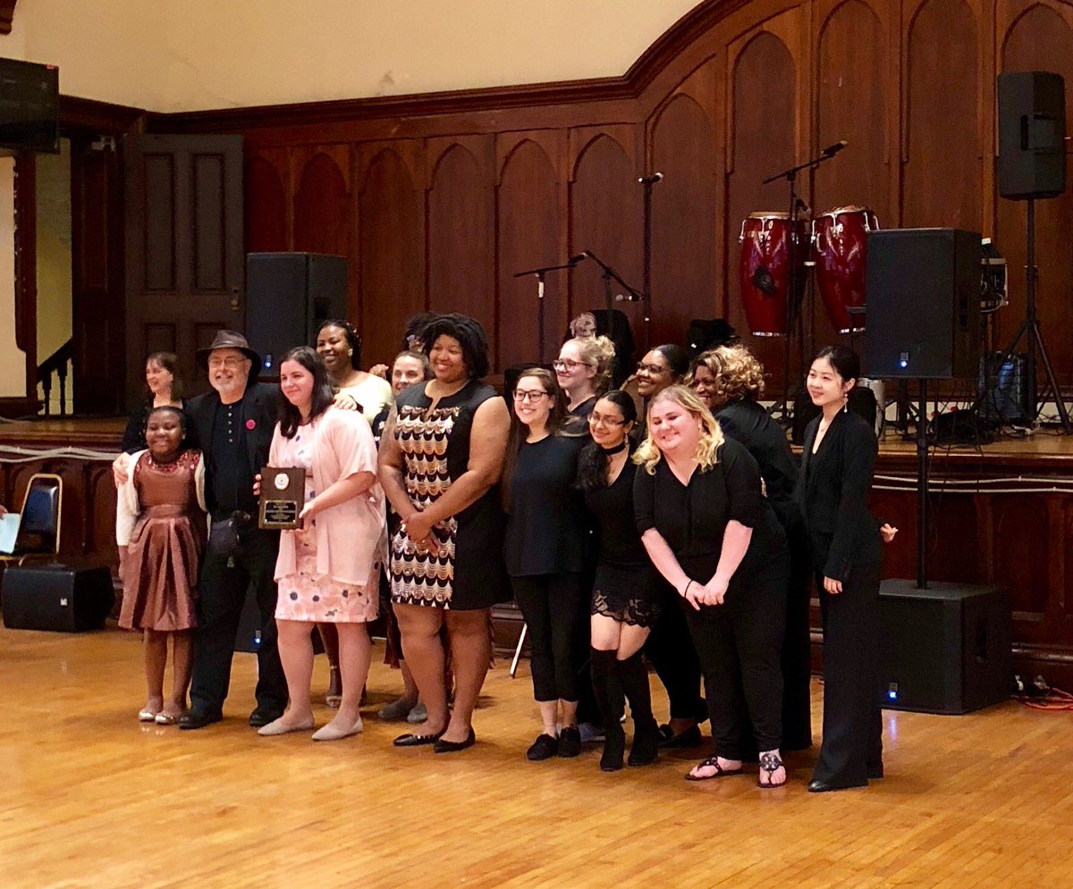 MMorrissOlson's tweet photo. Dr John Jarvis and his WELL 400 students receive the Social Justice Award from Paulo Freire Charter School @Bay_Path #capturebaypath https://t.co/dpizzmlsd3