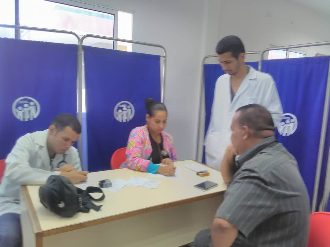 HDRCS2's tweet photo. Los Trabajadores de la Termoeléctrica Josefa Camejo recibieron atención médica y Vacunación así como entrega de medicamentos Gracias al apoyo de las Areas de Salud Integral Comunitaria, dando respuesta a quienes trabajan arduamente por restablecer el sistema eléctrico https://t.co/OiBdBz7iJv