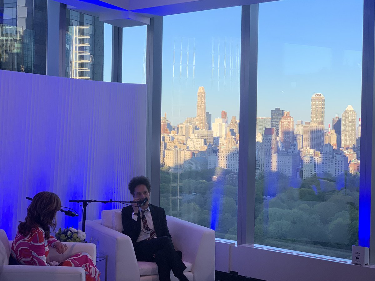 biannagolodryga's tweet photo. .@Gladwell on the most impressive leader he’s ever met...@usairforce Secretary Heather Wilson. Her humility and respect for her predecessors blew him away. “I don’t know what her politics are, but I would vote for her in a heart beat.” .@JenniferBMorgan @SAP #calltolead https://t.co/yUQFNKqjt8