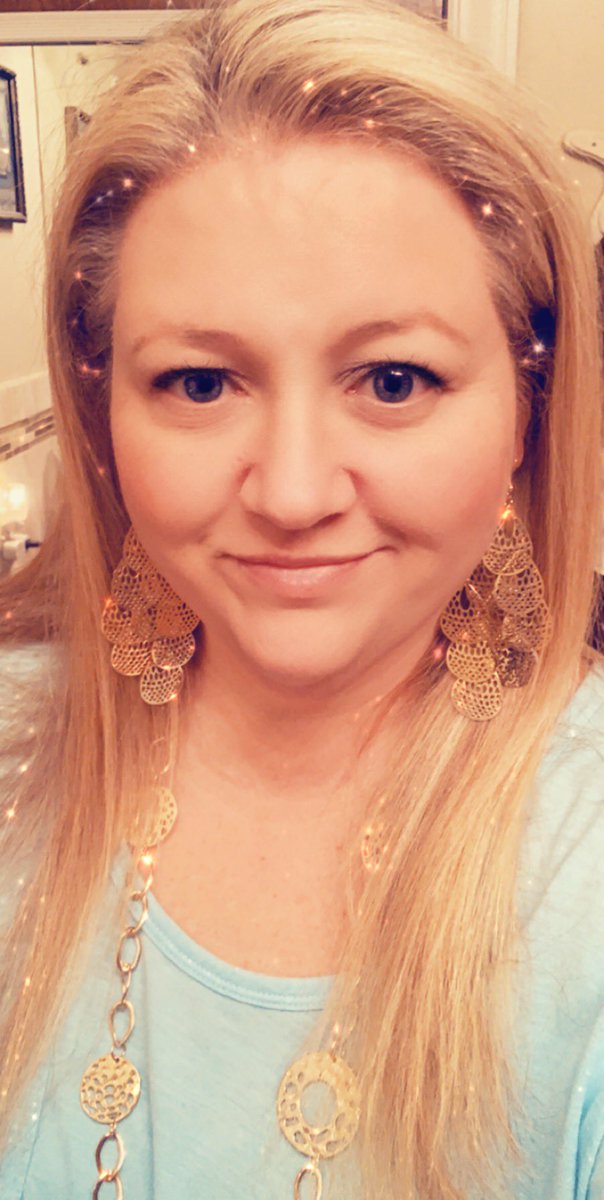 rhondaf1978's tweet photo. @PaparazziAccess Love my earrings https://t.co/4qO9K7eRBb
