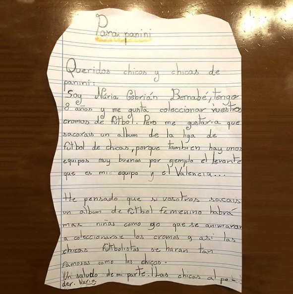 TigresFemenil's tweet photo. 🤔¿Se acuerdan de esta historia? Todo comenzó con la pequeña Núria Cebrián, de 8 años, originaria de Valencia, España 🇪🇸, quien mandó una carta a @paninicromos solicitando que los álbumes de futbol también fueran de mujeres. Esta carta le dio la vuelta al mundo: 👇
(Abrimos hilo) https://t.co/UdCQsrTYG0