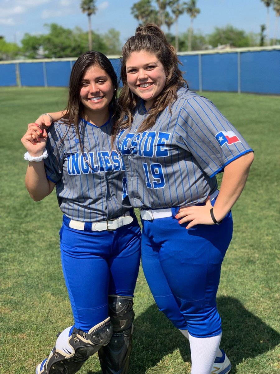 EmilyCummins6's tweet image. Happy birthday Maleia!! I hope your day was wonderful! Love you and I’m really glad we spent senior year together! #malpal