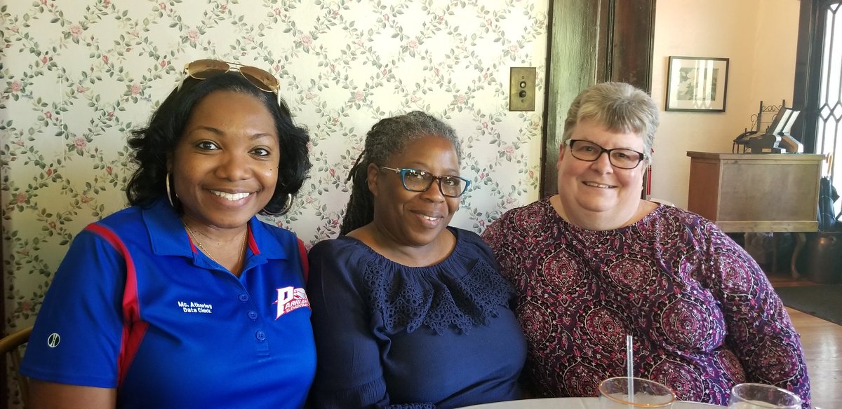 I enjoyed celebrating these ladies today. Happy Administrative Professionals Day to the best in the business! <a href="/Parklane_ES/">Parklane Eagles</a> is lucky to have you!
@asanders2010 <a href="/DrNHenderson/">Nathalie M Henderson, PhD</a>