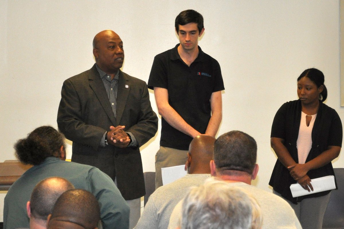 NCPublicSafety's tweet photo. Adjusting to life after serving time is tough. Housing, jobs, transportation can be hard to find. This week inmates at Orange Correctional Center learned how to start and run a business.
The non-profit Inmates to Entrepreneurs teaches / mentors those who are/were incarcerated. https://t.co/gdjCW2twDX