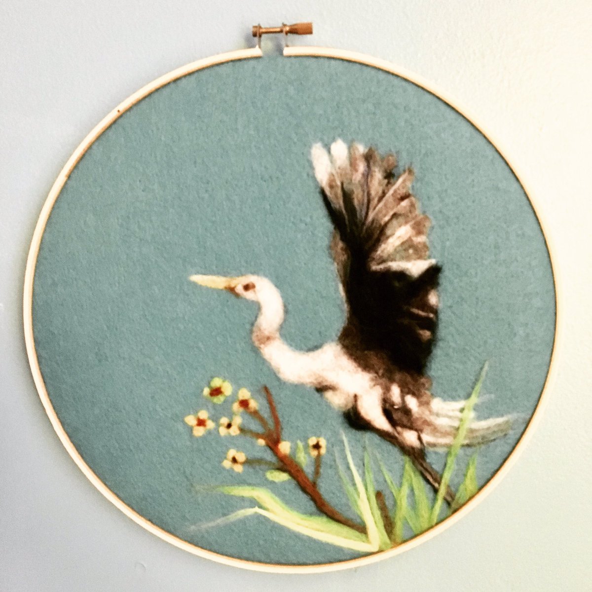 Summer Wind, finished this off for the April #birdwhispererproject one of my fav birds. This is all wool on felt in a 10” hoop. 
#felting #woolpainting #feltedart #fiberartist #egret #birds #sue3gaelsart #nhartist