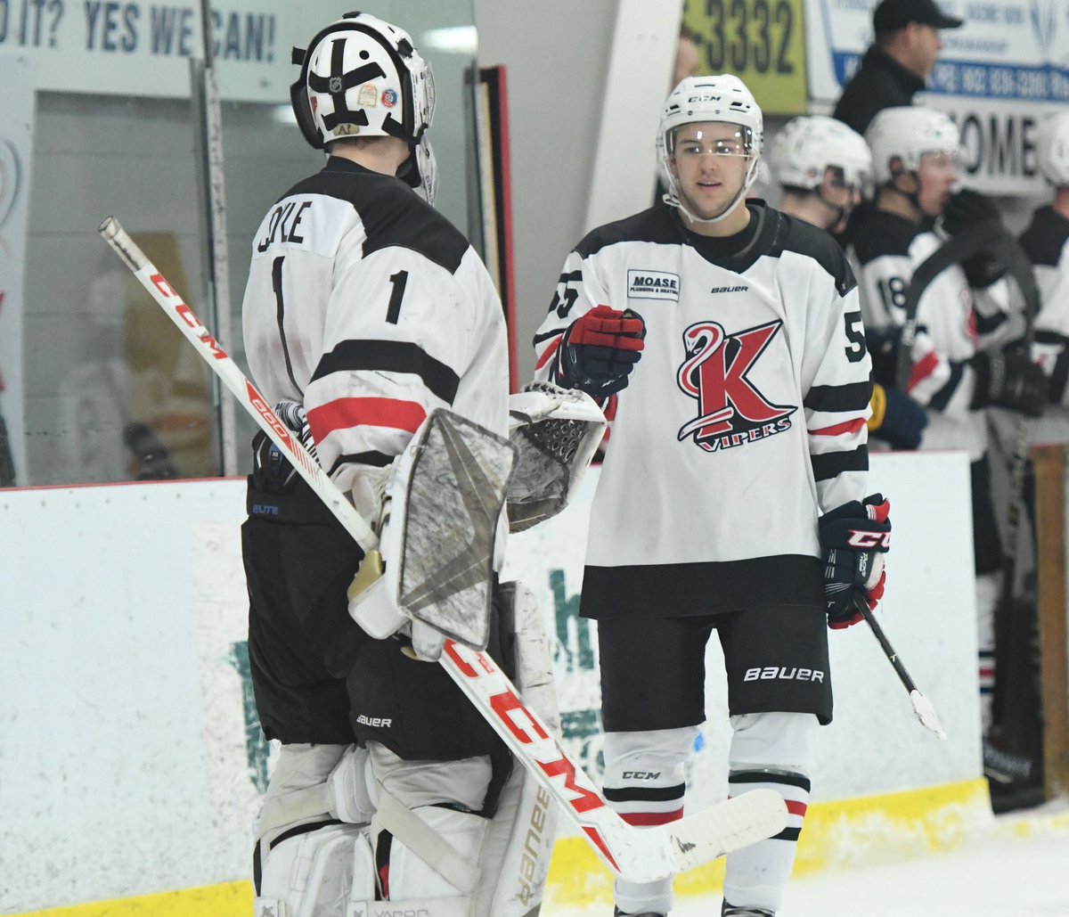 IJHL_Vipers's tweet image. 🚨🚨🚨ARSENAULT!! Rips it top shelf where Cole Somers hides the candy and it’s 3-1 Vipers. 18:22 left in the second. #GoJonnyGo