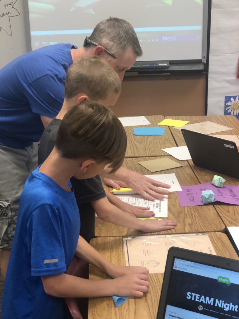 Schreyer4th's tweet photo. 4th graders teaching origami in person and via flipgrid! #steamnight #dvusd #extraordinary @4th_legend @LegendSprings https://t.co/dVmMxQQaUD