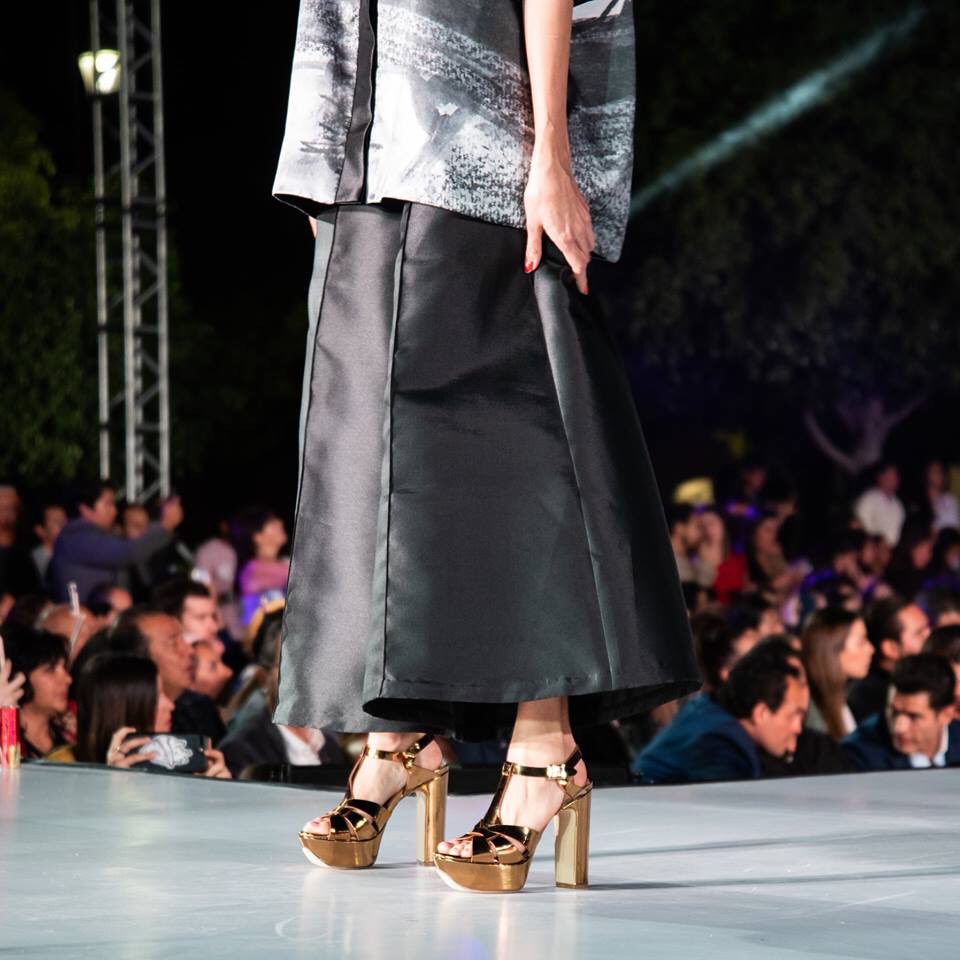 SAPICAmexico's tweet photo. El tacón robusto y los metalizados son un must para la temporada @carlorossetti_ cual es tu favorito? #MexicoEsModa https://t.co/zUlhKT2gFs
