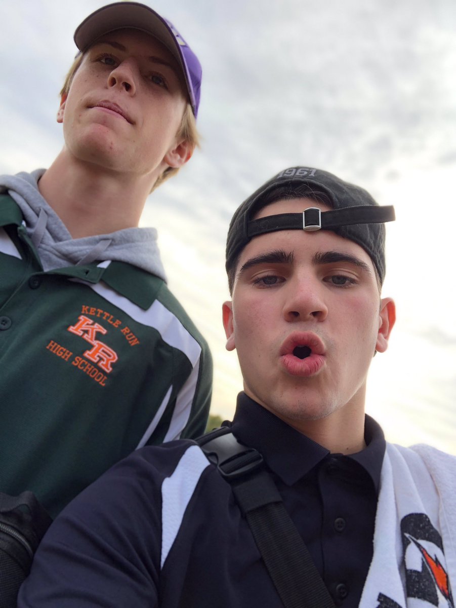 EllaBiasillo's tweet photo. Happy birthday buddy!! Hope your day is great :)🎉 https://t.co/dAmFiFnRHQ