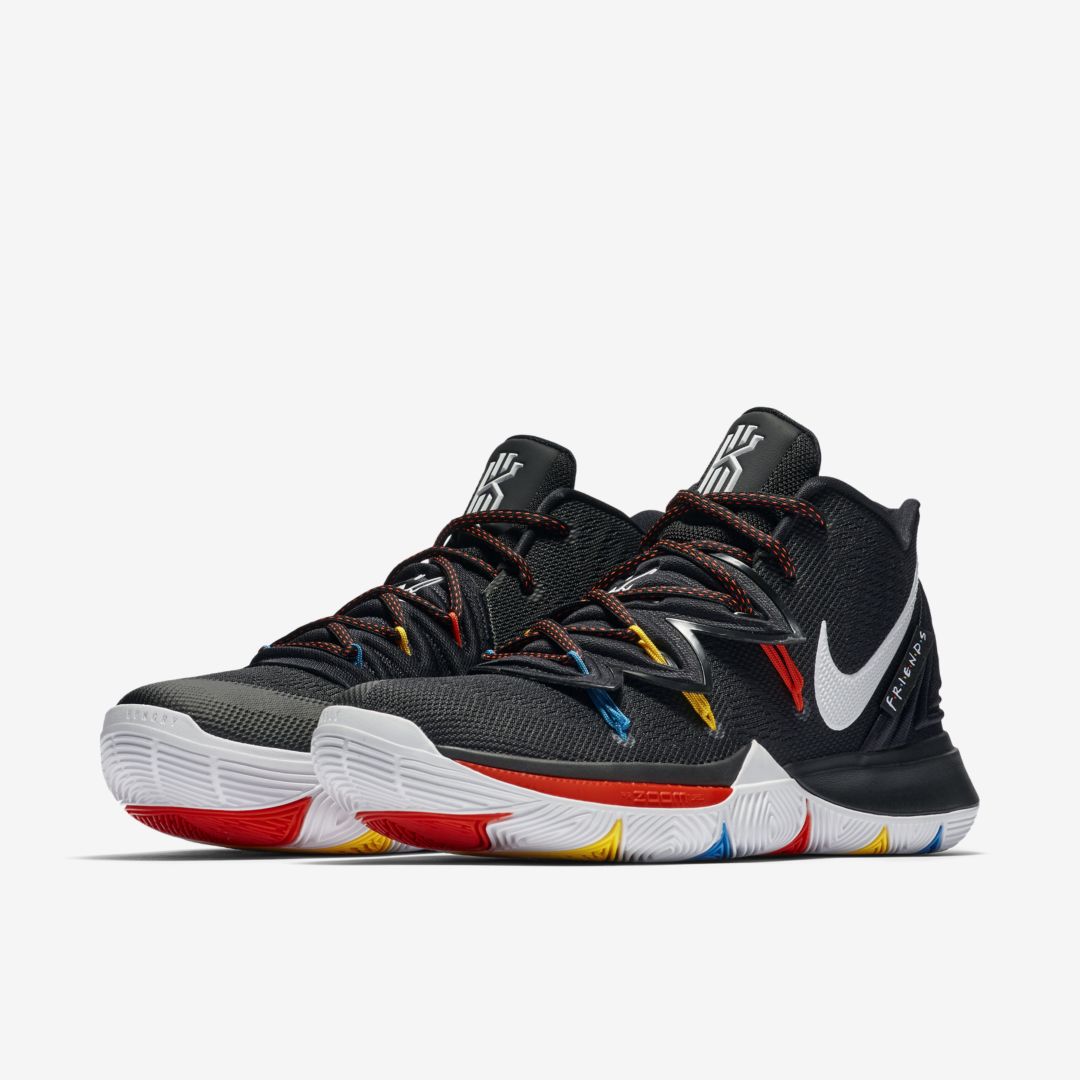 J23app's tweet photo. Kyrie 5 "Friends" official images

May 16th https://t.co/PmN091IV6w