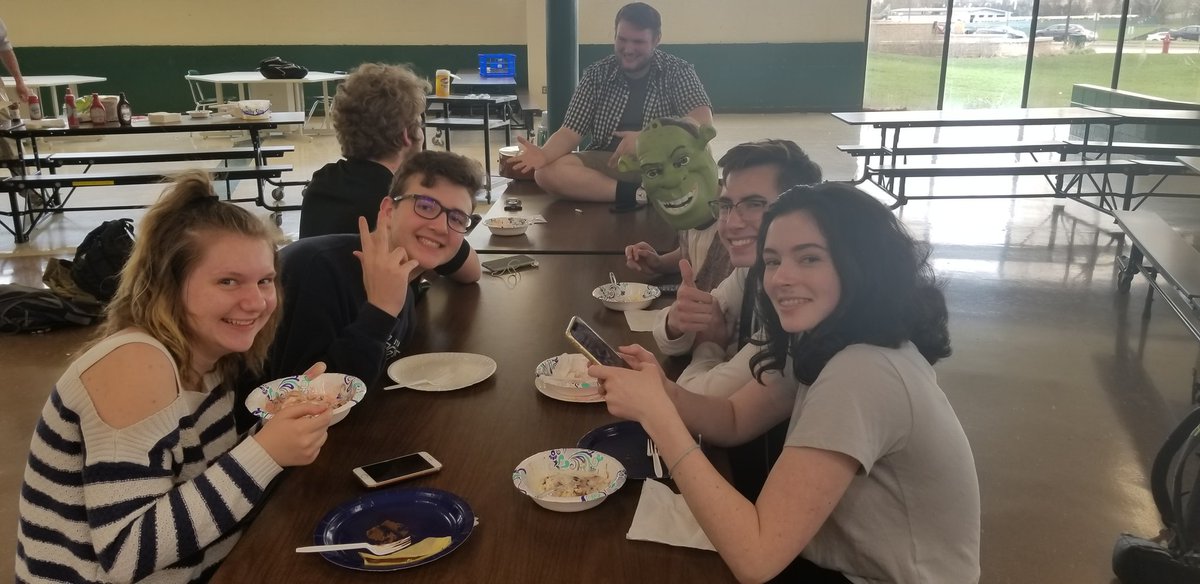Fun German/French club activity. Students enjoying Crepes and Spaghettieis. Thanks @MmeMickCLS and @CLS_German #D155inspire #CLSEngaged #LearnGerman #GermanRocks