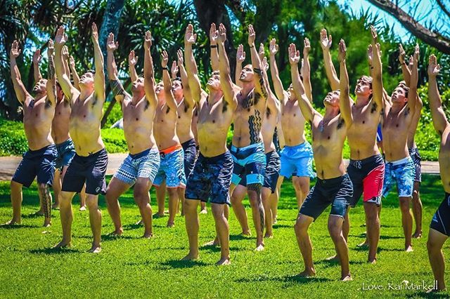 kolikokane's tweet photo. Ka  ＵＡ  #kolikokane #kaleoolakaikahikinaokala #hulaislife #thehulaworld #thehulaworld #merriemonarch2019 #melemanaka https://t.co/Z5MYItpt10 https://t.co/mGVdBYOzGu