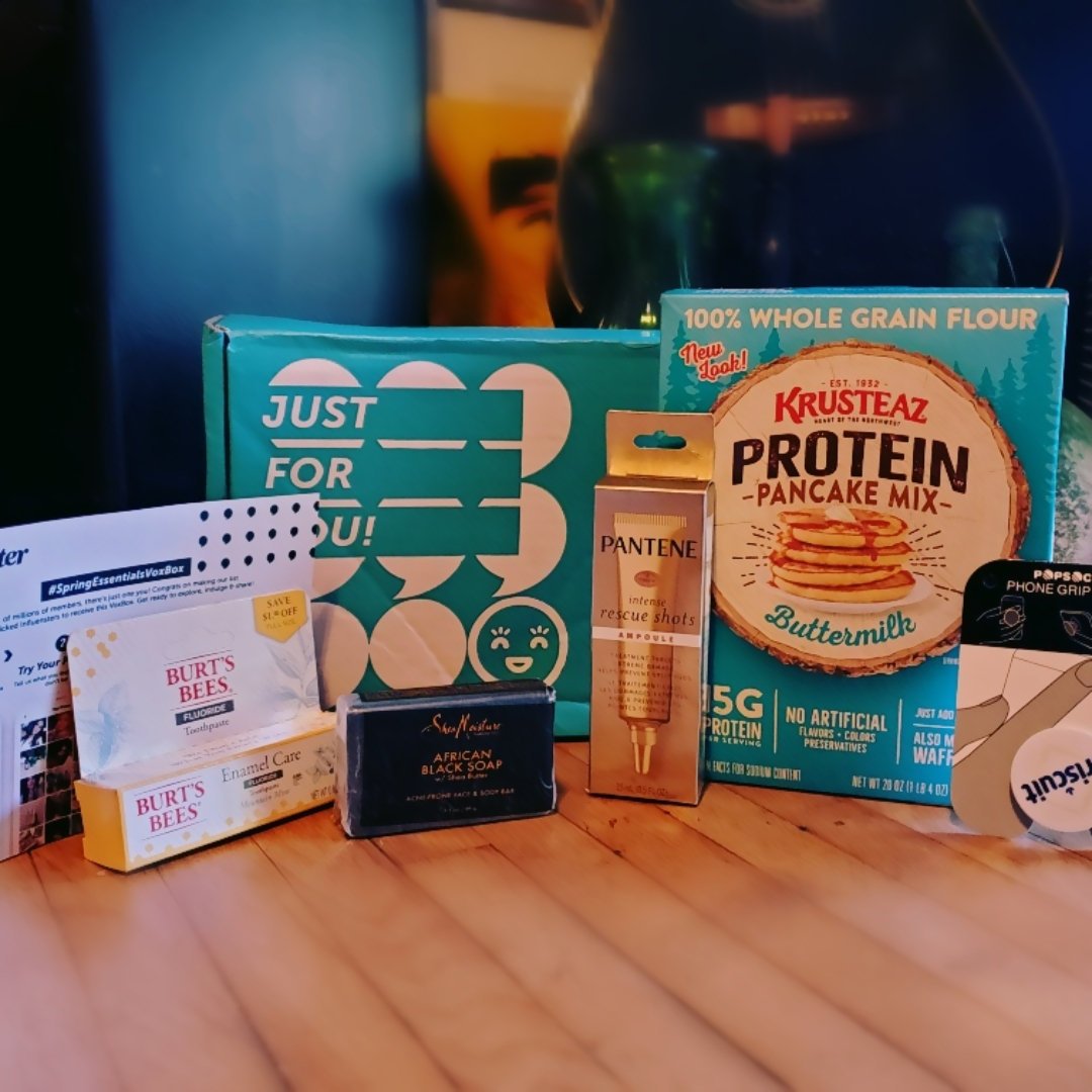 EseniaLin's tweet image. Just received my #springvoxbox from #Influenster! So excited! Can&apos;t wait to bake some pancakes and try all these goodies!