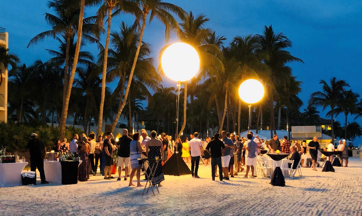 FOREonline's tweet photo. Beautiful night for a Welcome Reception & awesome kickoff to our 2019 #CastellviSpine Symposium in Key West! #forecme #spine #spinesurgery #orthocme https://t.co/oyHLnz86CL