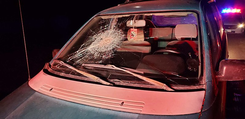 rcmpmb's tweet photo. This past Friday, around 11:30pm, #rcmpmb stopped a vehicle with a burnt out headlight driving on #MBHwy44 East of Beausejour. 41yo male issued multiple tickets totalling $1866 in fines & 30-day vehicle impoundment. Vehicle had not been registered for nearly 3 years. #noexcuses https://t.co/y0Z5Ig1PJK
