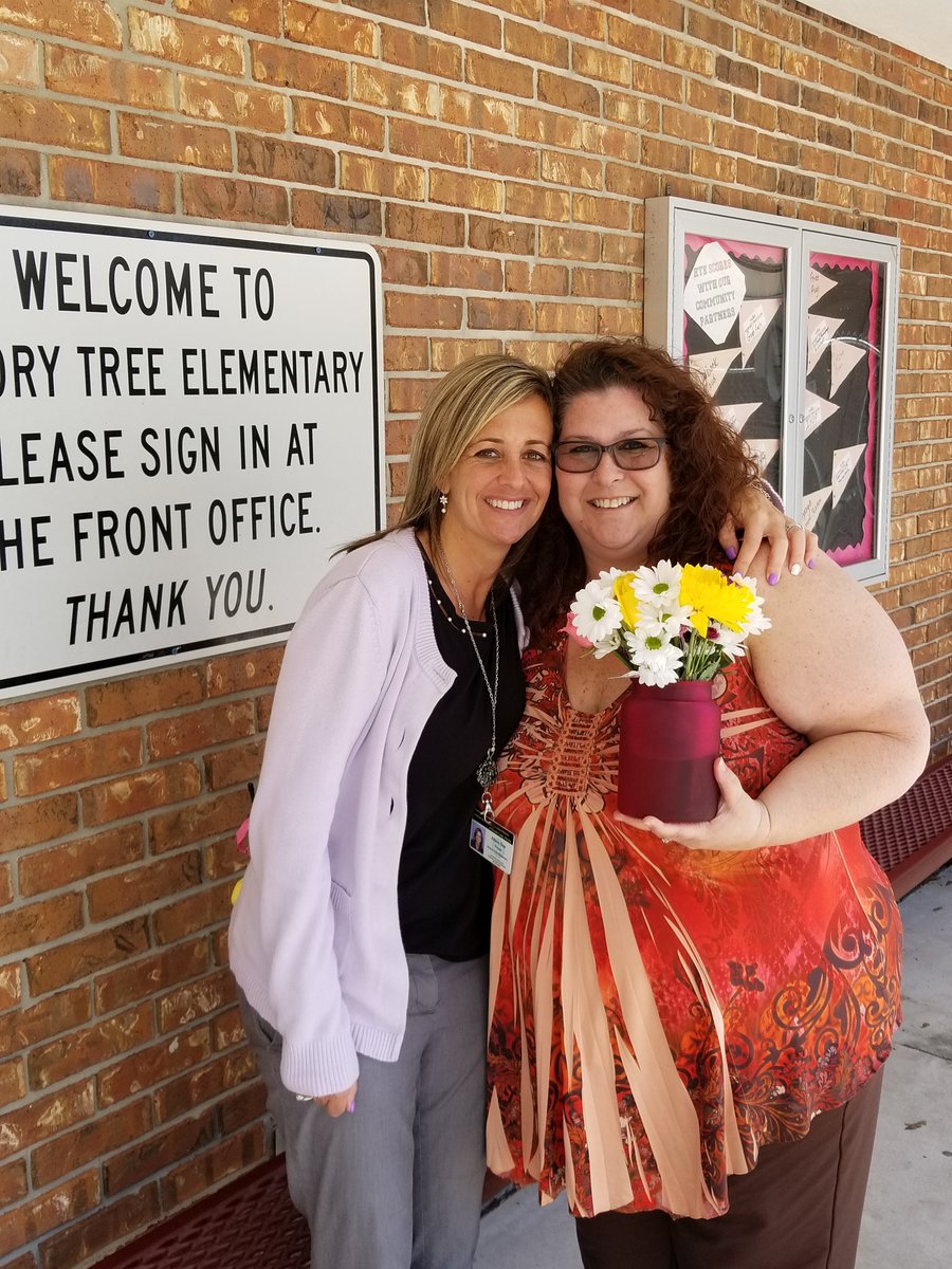 Have you hugged a secretary today? 🤗 Happy Secretary/Administrative Assistant Day, Mrs. O'Neill! 🌷 We are so lucky to have you! ❤