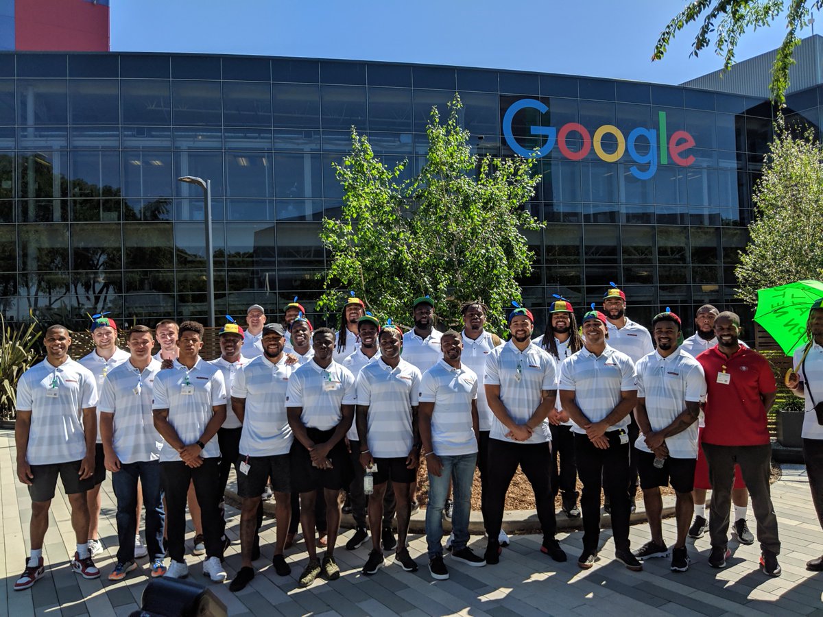 Spotted on campus today the San Francisco 49ers🏈! They dropped by to