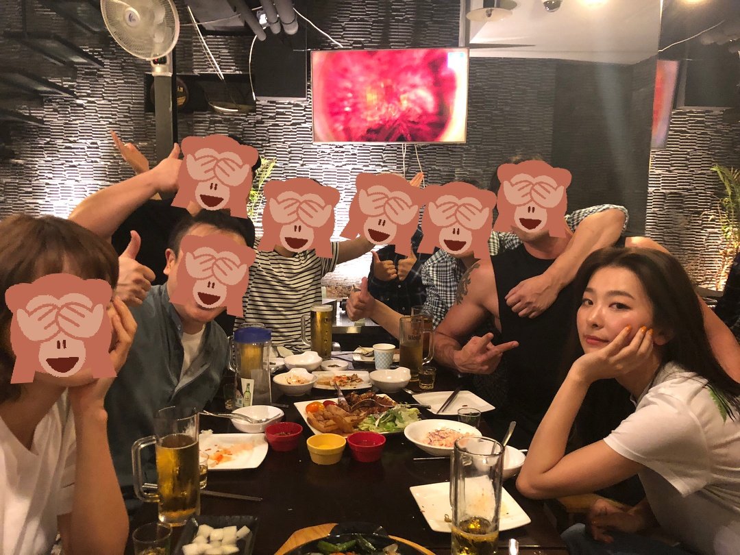 HeirsDoHeirs's tweet photo. [190425] Lee Nari spotted at Seoul Craw Pub with fans, she seemed to be already drunk when they got there. https://t.co/zKQuqK0hHh