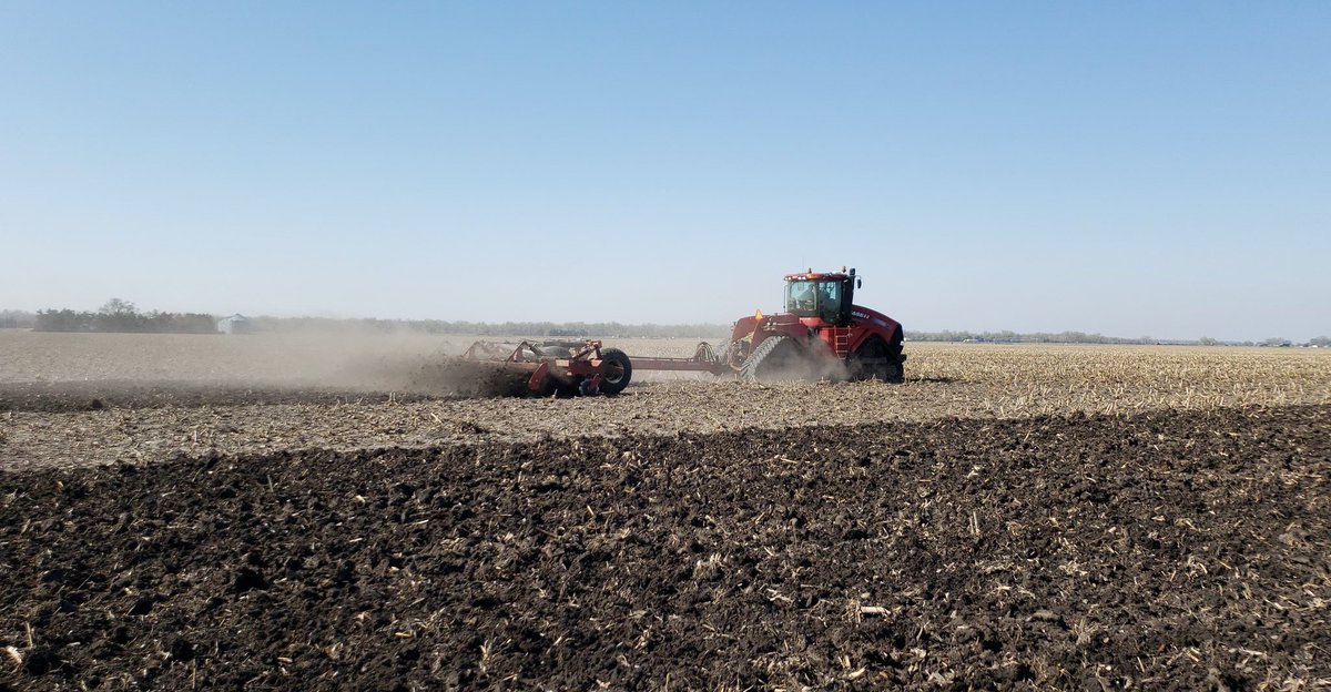 BeerbohmC's tweet photo. Another successful day of demoing this @Case_IH 580 #Quadtrac and #Norwood #KwikTill! Customers have been very impressed with the ride of the Quadtrac at high speeds and the overall field finish after one pass! We were going 12mph today and getting 50 acres per/hr done! @TitanAg https://t.co/OBpujLEMZr