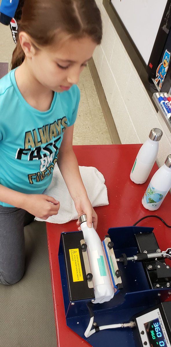 CenterGrows4's tweet photo. We are loving our water bottle business!  We sold over 20 bottles in 2 days which includes 5 online &amp; our 1st shipped bottle! @jrpilyih @EdCorps @JKPlum1 @RWScholars @jotosupplies #EarthDay @CMDunn45 https://t.co/rQicowQ7Ie @DonorsChoose https://t.co/nn5Pff1bvr