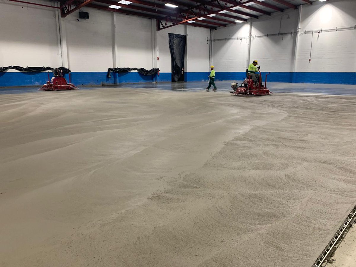 planasmasip's tweet photo. Sistema #RCRadapta en CDMX para SACSA. Sobrefirme de 8cms con endurecedor @RoclandFloor y junta @PermabanRCR pegado a piso existente con la rodadura obsoleta. Diseño de @MonofloorM y ejecución de @RinolMexico
@RCRIF #LideresDelMundoPlano https://t.co/w5TPGyF77m