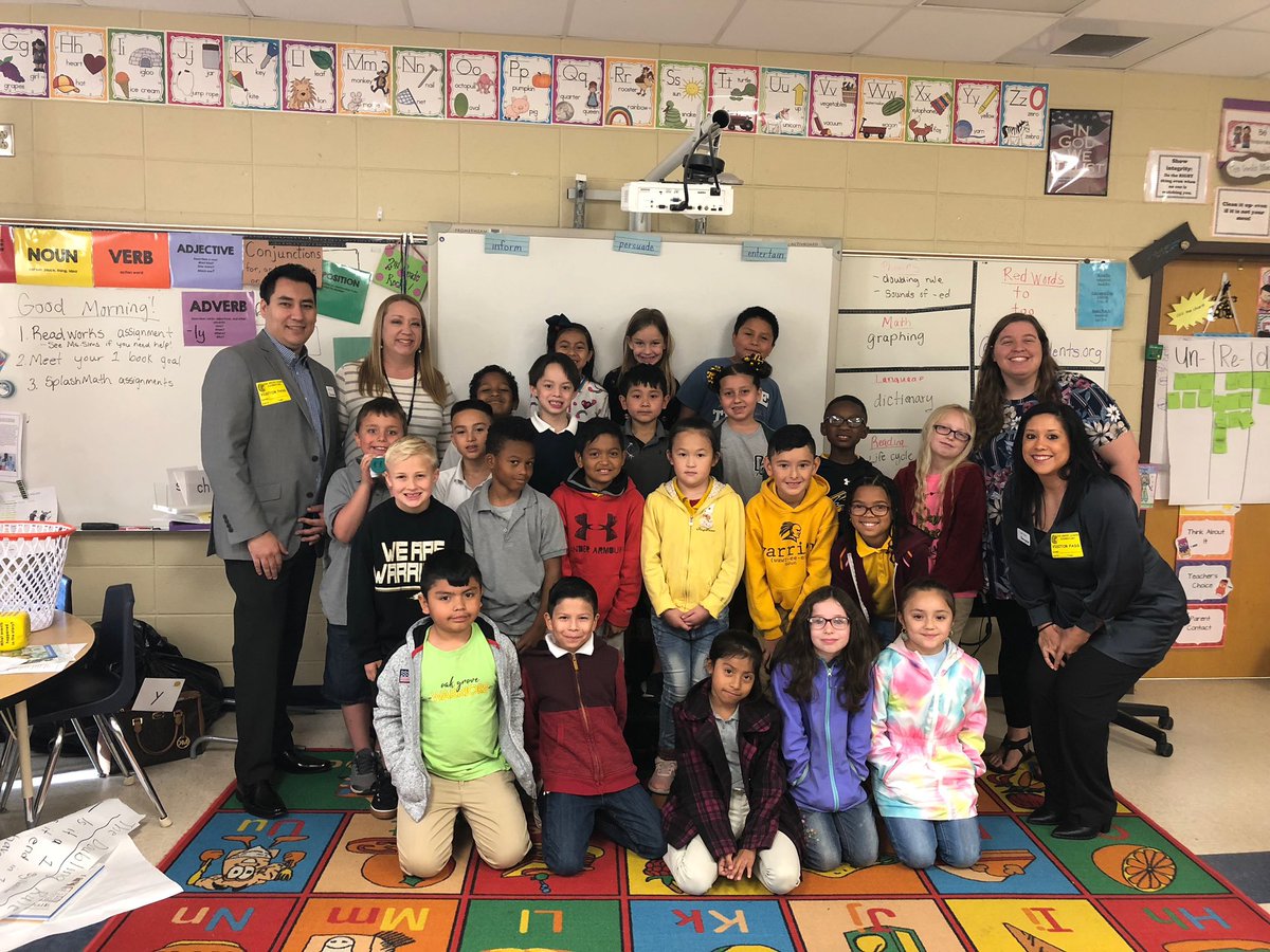 oakgrovelower's tweet photo. Cesar Carvajal and Judy Parks from BancorpSouth visited OGLE on Tuesday to teach Ms. Katie Sims’ class about spending and saving money for a successful future!  We are so thankful for our community partners! @MyBXS #FinancialLiteracy #ogle23 #oglerocks #As1LCSD https://t.co/0WoxyTqTxH