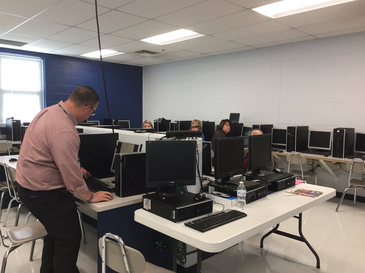 Derek Oldfield offering on site    PD for SMMS staff members on Schoology and More.#Destination:Success