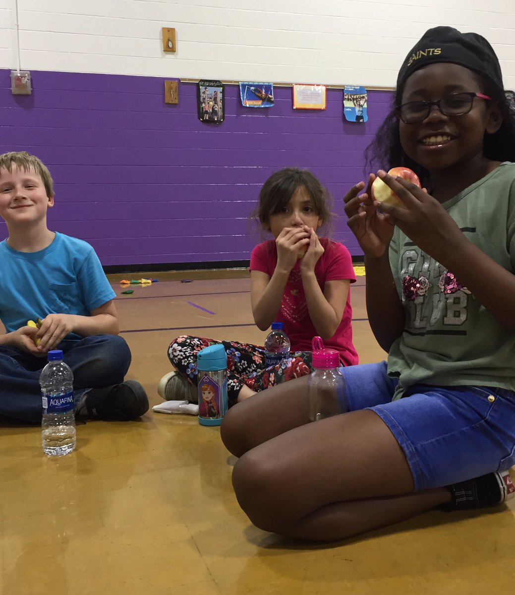 mkirkpat2's tweet photo. Thanks for the snacks PTA!@LuxfordES https://t.co/wFxIypSW5g