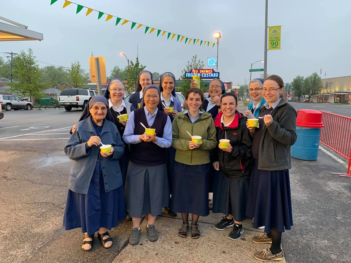 cecsquared's tweet photo. Day 3 of new computer training: we got frozen custard #RealPostulants https://t.co/dBEkHeUxmd